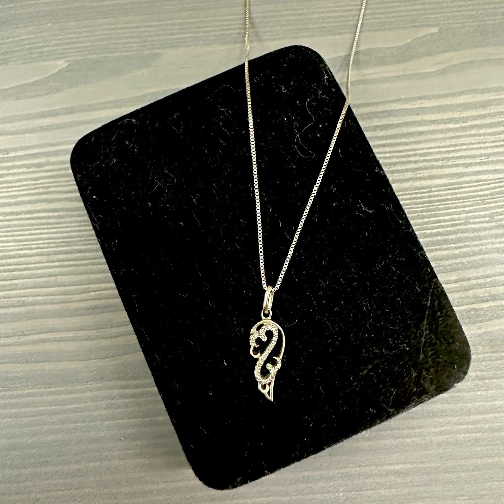 KAY JEWELERS JANE SEYMOUR 24 DIAMOND OPEN HEART ANGEL WING PENDANT & CHAIN